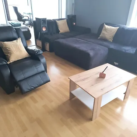 Pretty View Apartment, Private Parking, 8min To Center By Car Lägenhet *