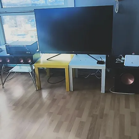 Pretty View Apartment, Private Parking, 8min To Center By Car Lägenhet Bratislava