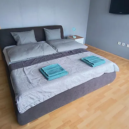 Pretty View Apartment, Private Parking, 8min To Center By Car Daire